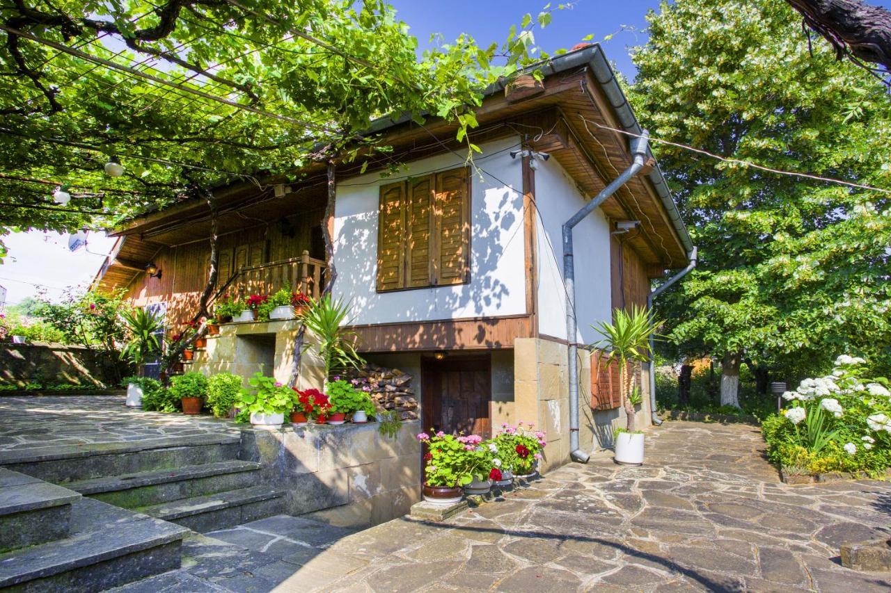 Villa Хаджикольовата Къща à Medven Extérieur photo