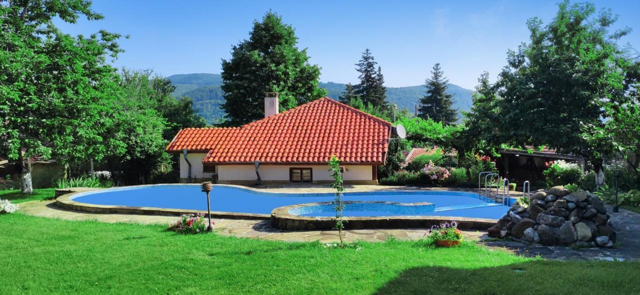 Villa Хаджикольовата Къща à Medven Extérieur photo